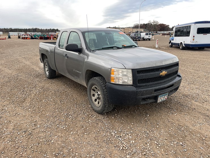 #1125-•-2013-chevrolet-silverado-pickup-truck-(has-mn-title)-image-5