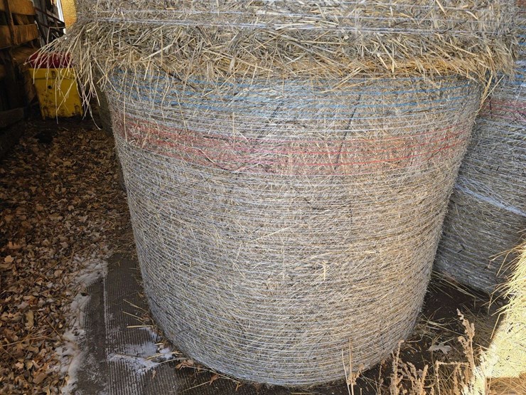 new-holland-br740-image-4