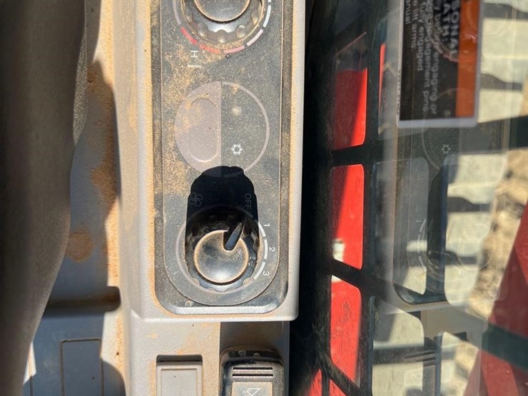 kubota-svl75-3-image-32