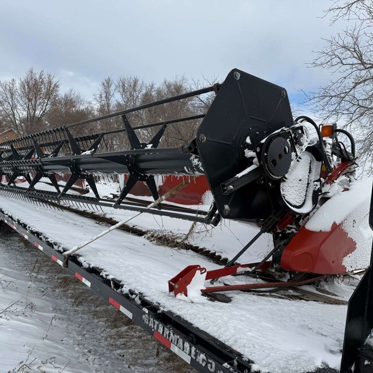 International Model 2020 Flex Head, 35’ Wide, Dual Drive, *To be Sold for Parts, Missing Auger