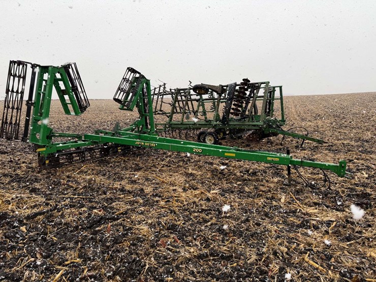 john-deere-200-image-3