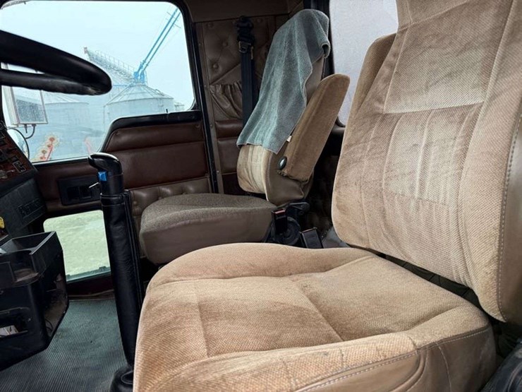 2001-kenworth-t800-image-22