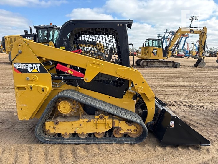 2017-caterpillar-239d-image-4