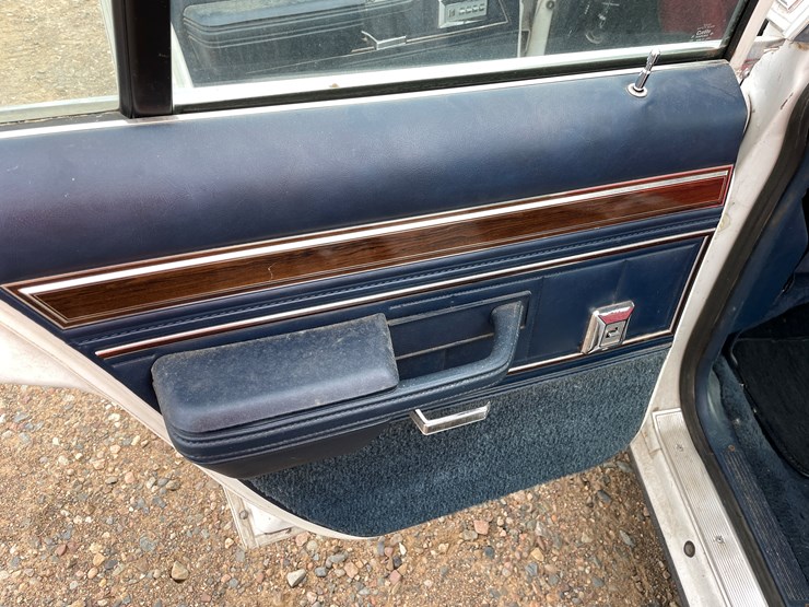 #1200-•-1986-ford-crown-victoria-**recommend-trailering**-(has-mn-title)-image-19