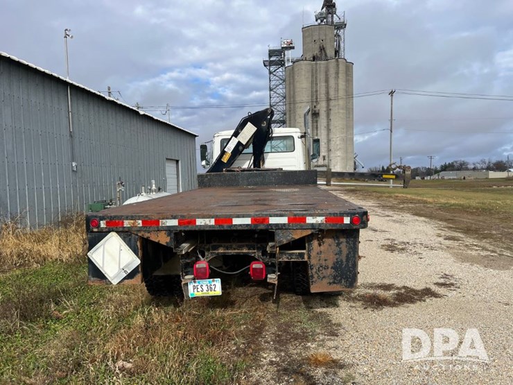 1999-freightliner-fl70-image-9