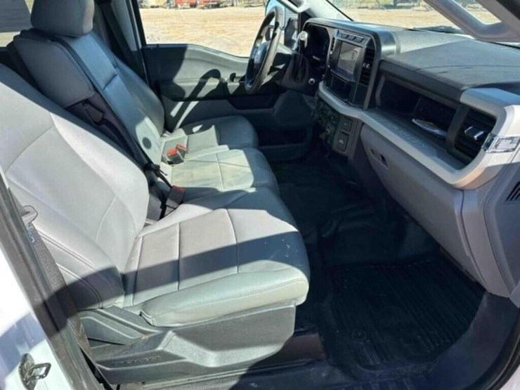 2024-ford-f350dually-1-ton-image-44