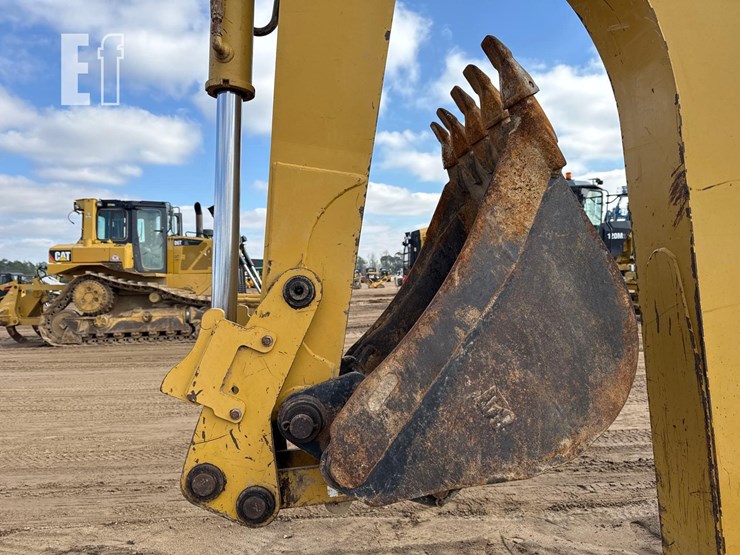 2004-caterpillar-416d-image-23