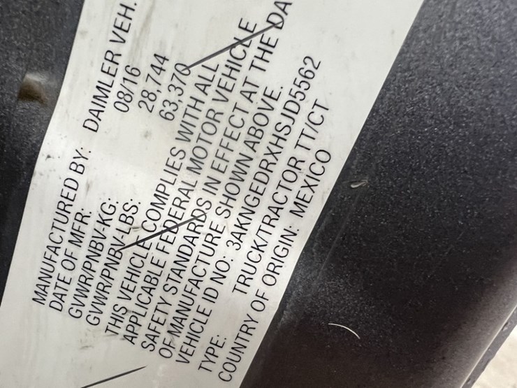 2017-freightliner-cascadia-tri-axle-truck-tractor-image-9