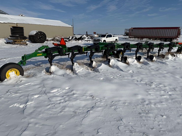 john-deere-3710-image-4