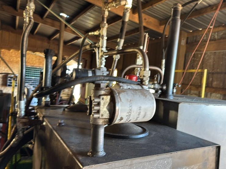 #131-•-part-of-entirety!-jack-shaft,-pumps-reservoirs,-and-main-frame,-gear-flow-divider,-99-gallon-capacity-image-11