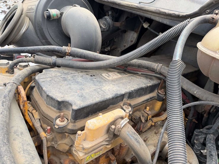 2006-freightliner-columbia-grain-truck,-549,000-miles,-8-year-old-box,-eaton-speed-shift-10-speed-tr-image-67