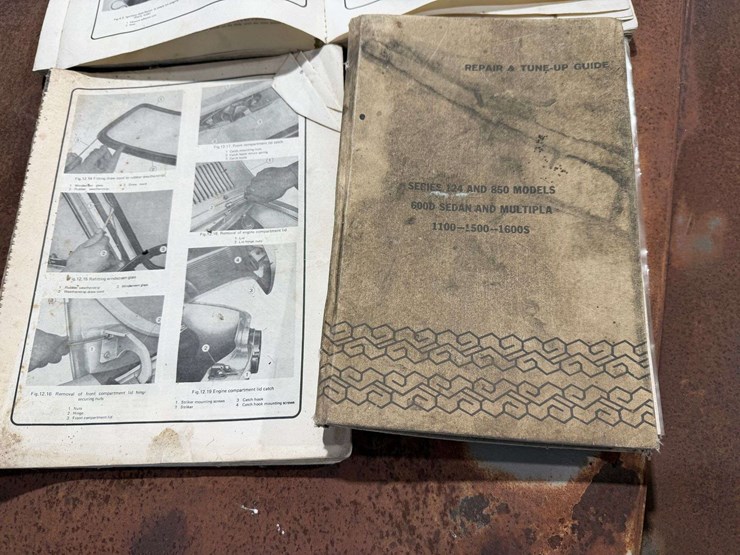 1970-fiat-spider-convertible,-non-running,-turns-over,-with-title-and-books-image-18