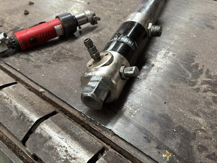 #185-•-sharpening-tool-and-transfer-pump-image-4