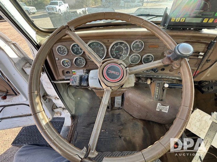 1981-new-leader-l2020-image-70