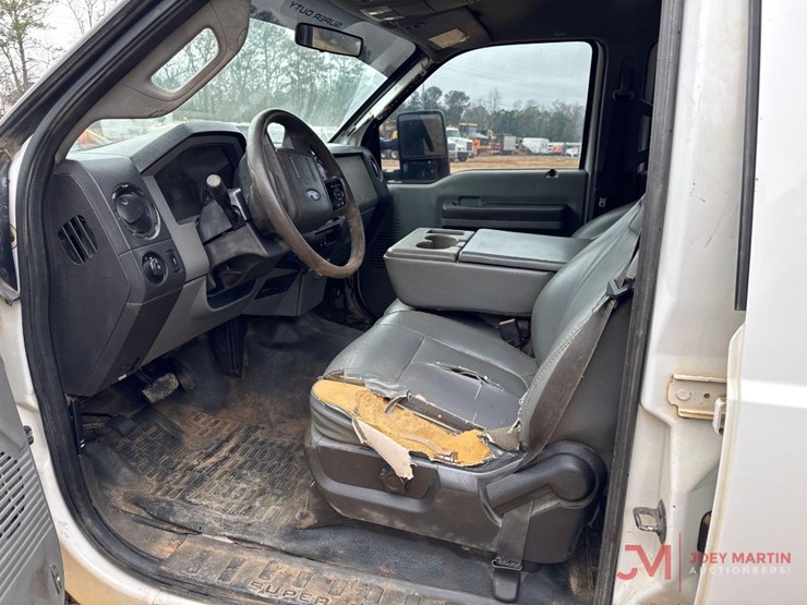 2011-ford-f250-xl-image-13