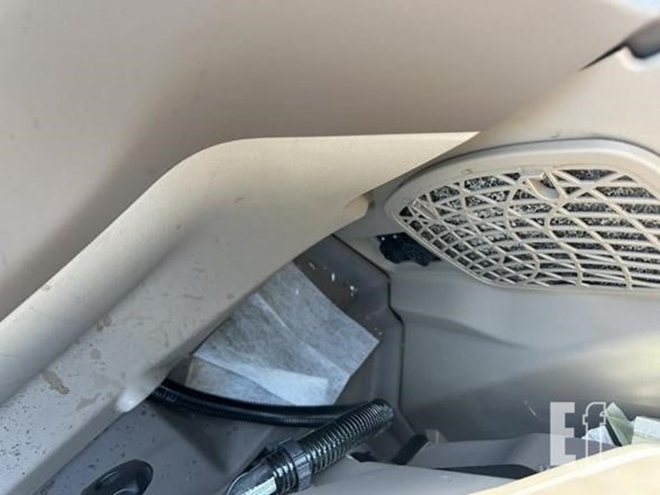 2023-john-deere-6r-155-image-63