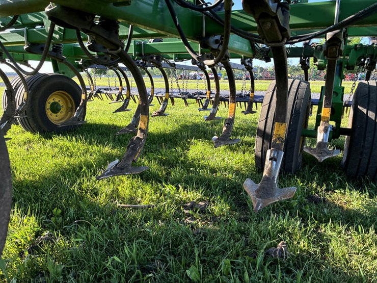 john-deere-2210-image-39