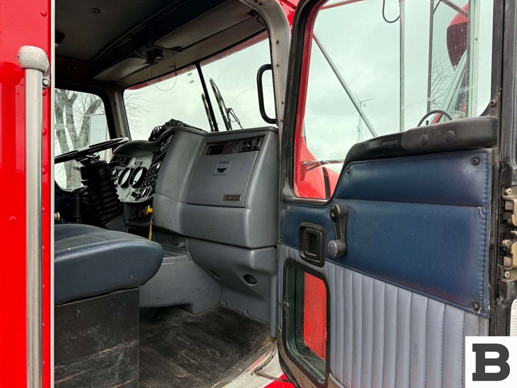 2004-kenworth-t800-image-61