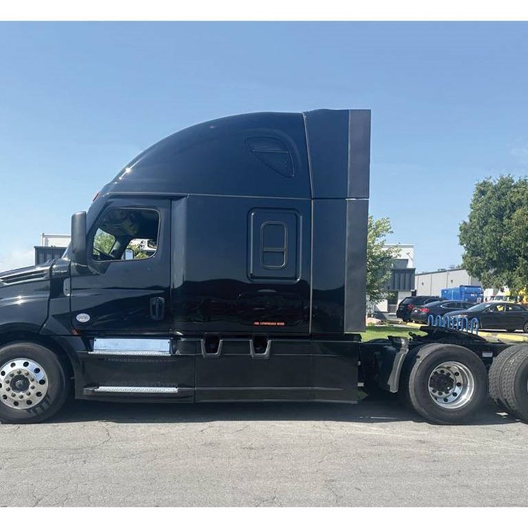 2021 FREIGHTLINER CASCADIA 126