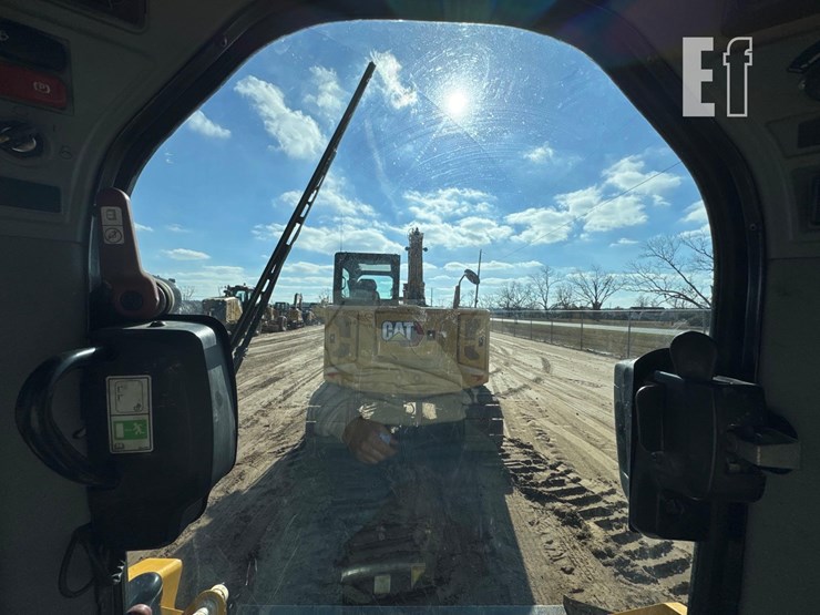 2022-caterpillar-299d3-image-31