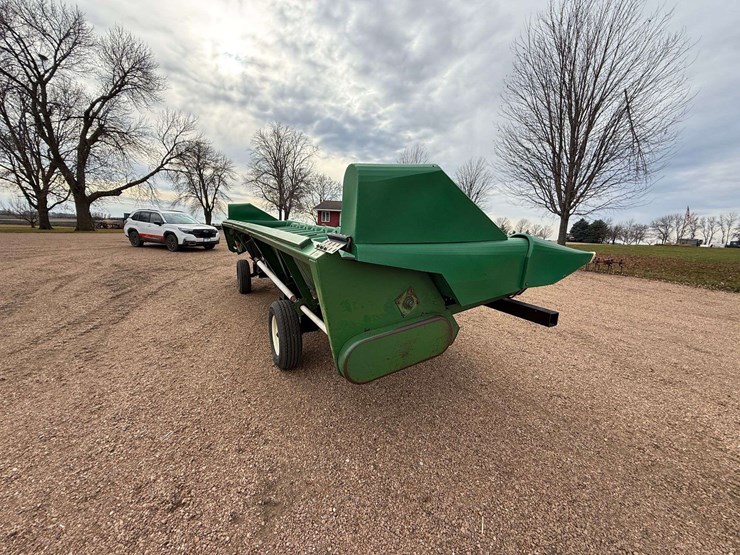 2024-john-deere-12-image-6