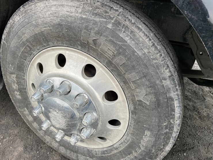 peterbilt-386-image-27