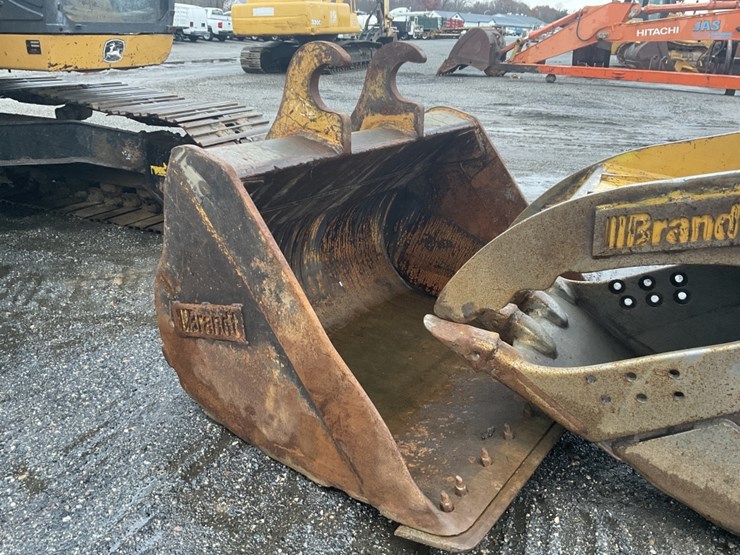 deere-225d-lc-image-4