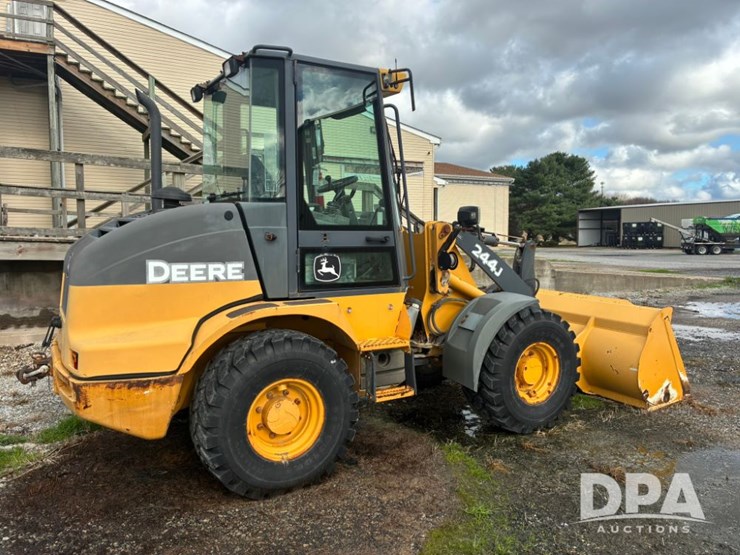 deere-244j-image-2