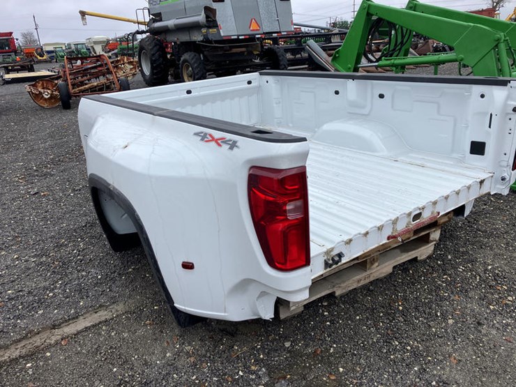 2024-chevrolet-3500-image-1