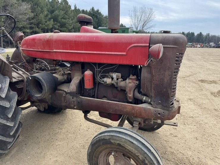 mccormick-w-6-tractor-image-5