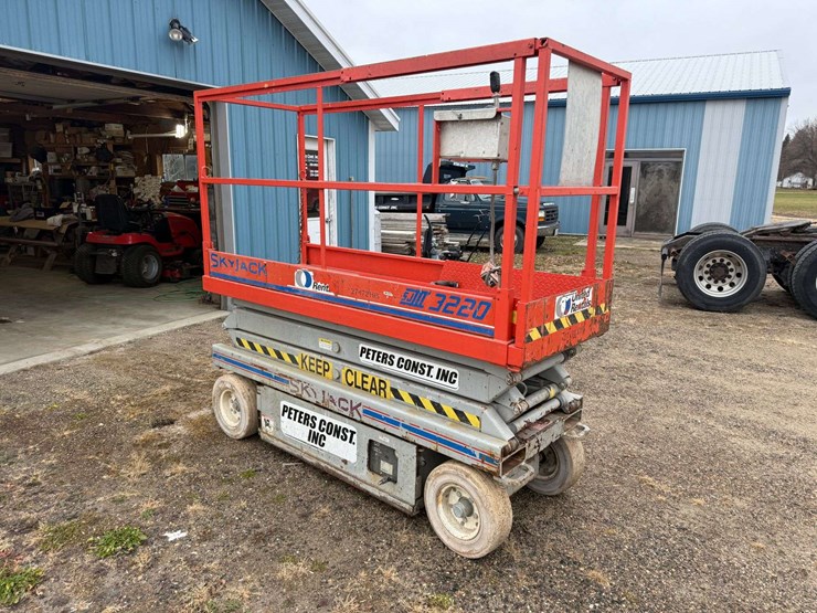 sky-jacker-model-3220-battery-powered-lift,-32”-wide-platform-w/3’-extension,-will-lift-20’,-474-hou-image-5