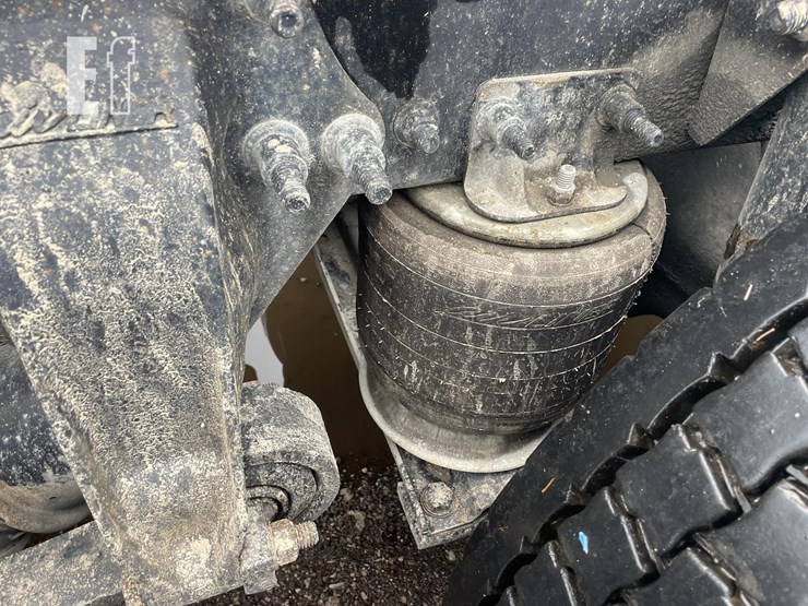 2014-freightliner-cascadia-125-image-13