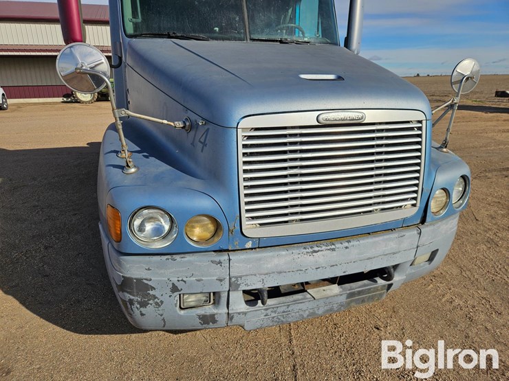 1999-freightliner-flc120-image-12