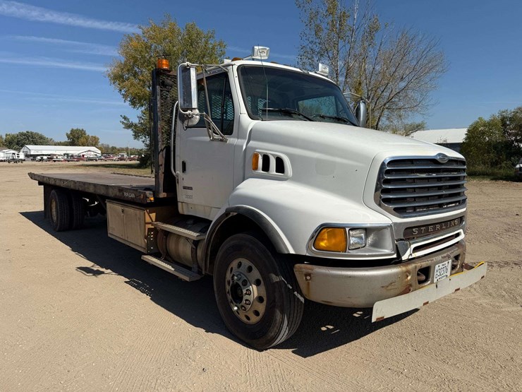 2006-sterling-rollback-truck,-101"x27'-bed,-winch,-automatic-transmission,-388k-miles,-11r22.5-tires-image-51