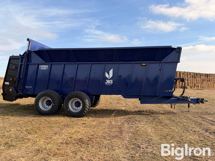 jbs-vmec2448-3-manure-spreader-image-4