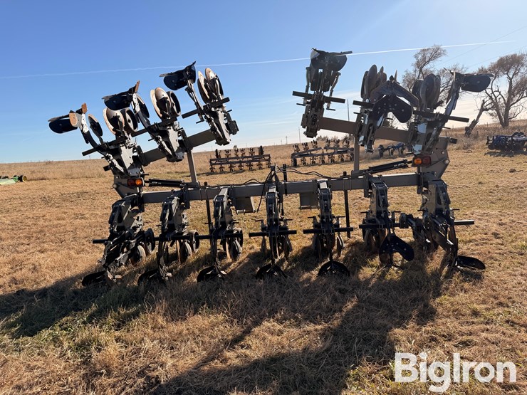 hiniker-cultipro-12r-row-crop-cultivator-image-6