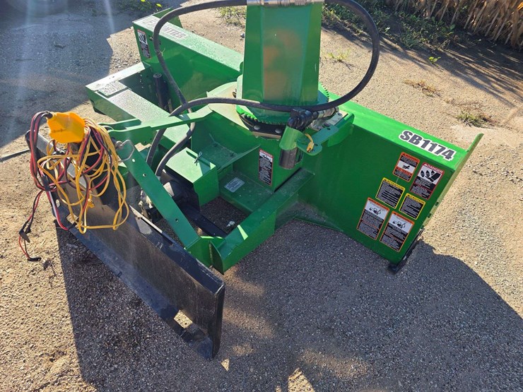 frontier-sb1174-3pt-snowblower-with-skid-loader-quick-attachment-adapter-plate,-2-years-old,-hydraul-image-8