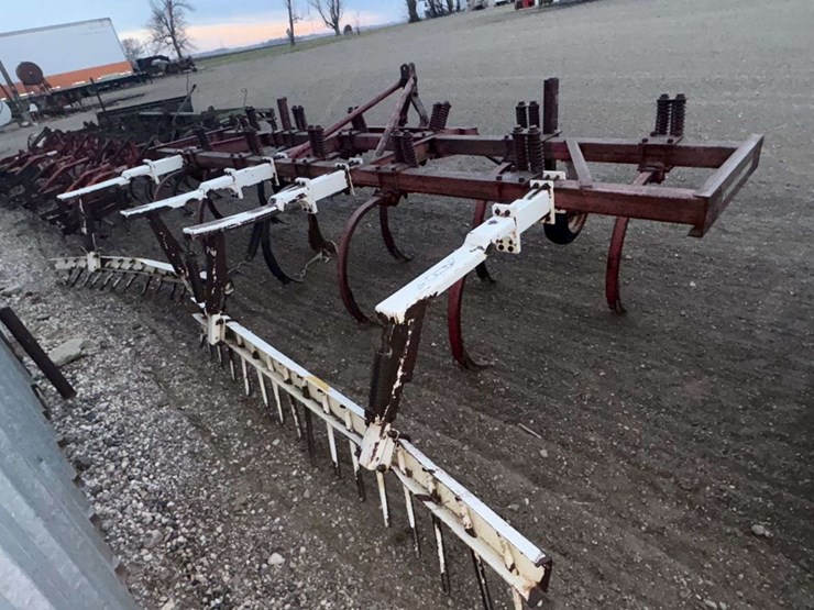 massey-ferguson-chisel-plow,-mounted,-15’-bar,-(11)-shank,-2”-reversible-points,-(2)-gauge-wheels,-b-image-7