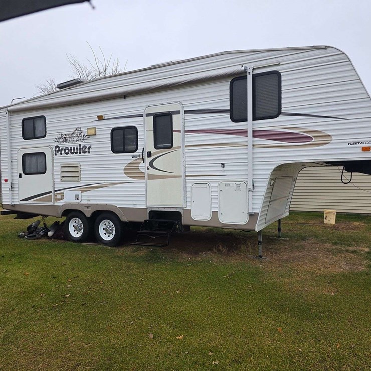 2004 Prowler Fleetwood 5th Wheel RV, Model 255 BHS, 12’ Slide Out, Newer 19’ Awning, 1 Queen Front B