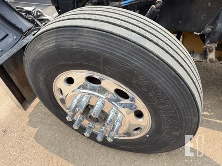 2002-peterbilt-379-image-85