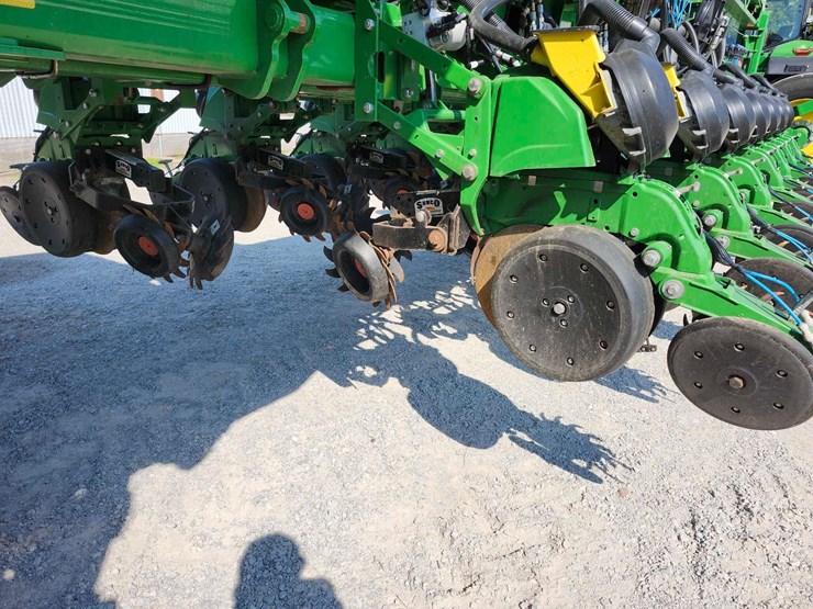 john-deere-1775-image-11