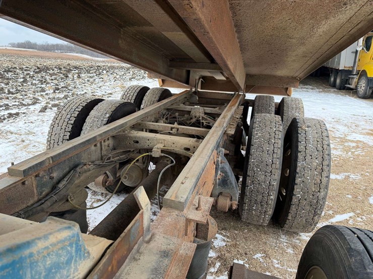 2006-freightliner-columbia-grain-truck,-549,000-miles,-8-year-old-box,-eaton-speed-shift-10-speed-tr-image-75