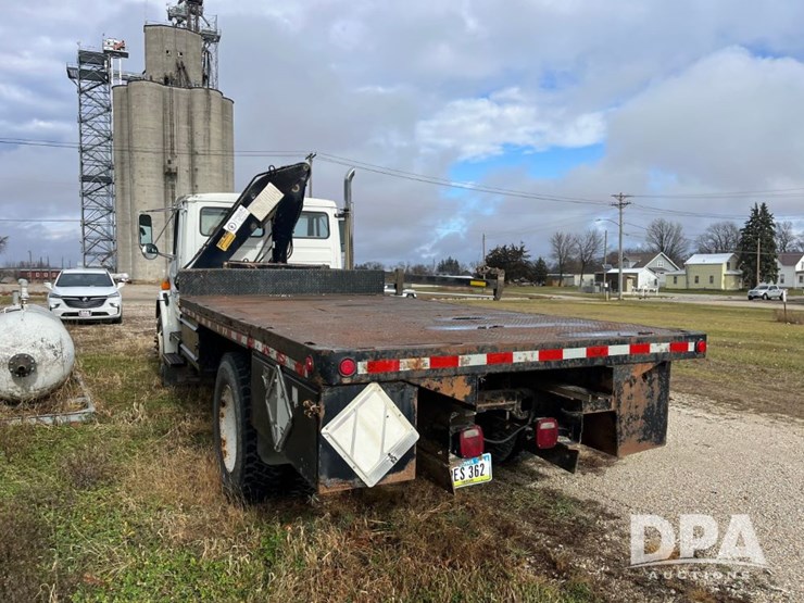 1999-freightliner-fl70-image-10