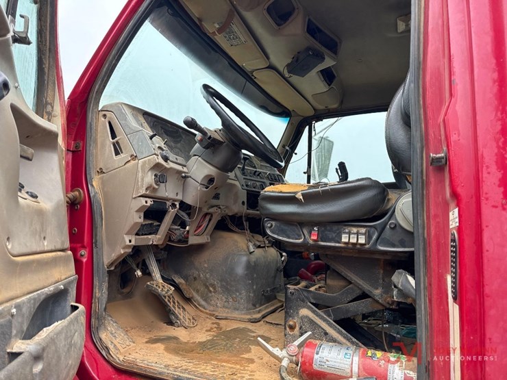 2007-sterling-water-truck-image-21