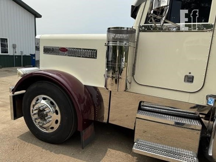 2002-peterbilt-379-image-61