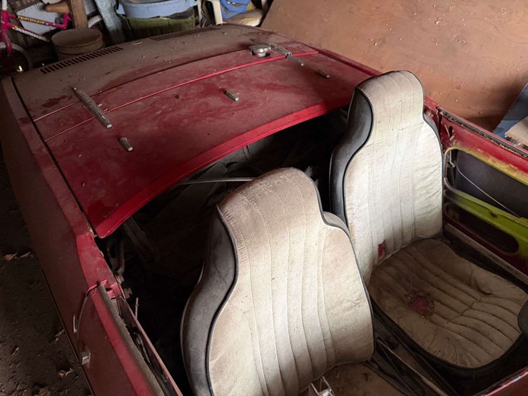 1970-fiat-spider-convertible,-non-running,-turns-over,-with-title-and-books-image-2