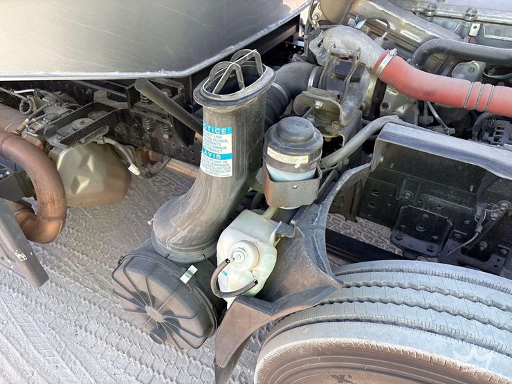 2019-isuzu-nrr-image-16