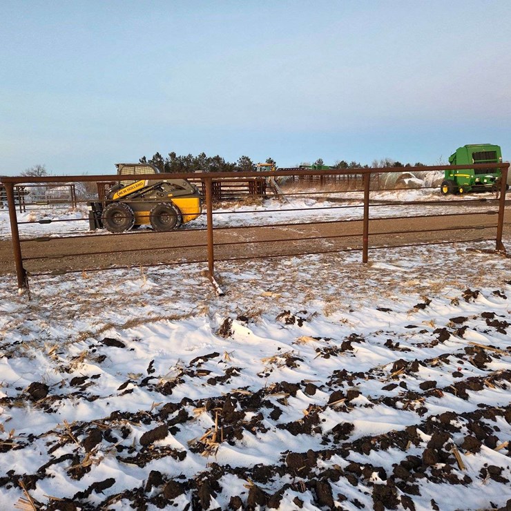 (5) 24' free standing panels. This Item is Located in South Dakota, Therefore South Dakota Sales Tax