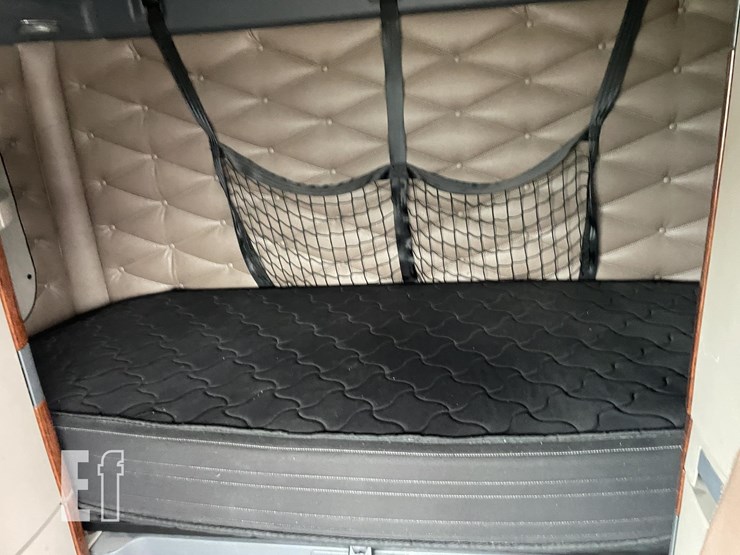 2014-freightliner-cascadia-125-image-28