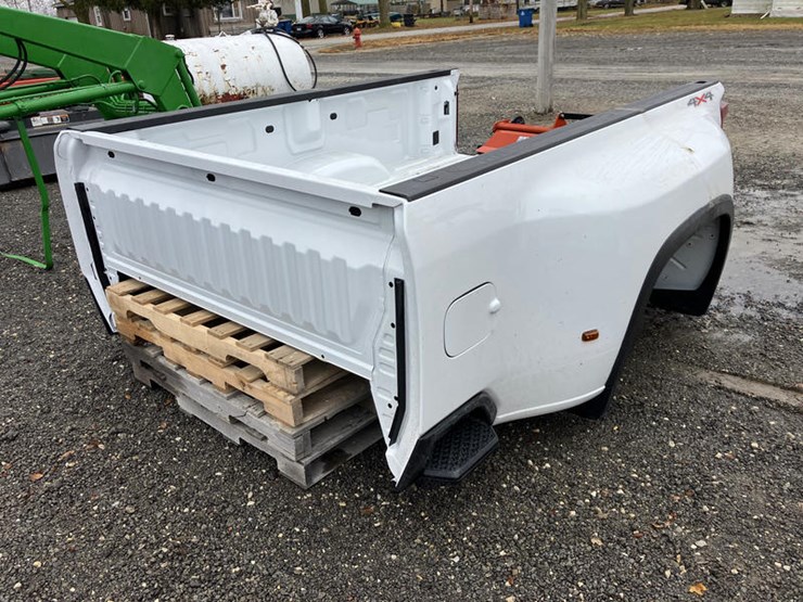 2024-chevrolet-3500-image-3